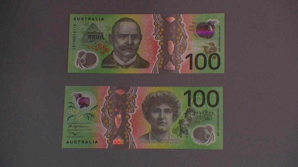 uy-fake-polymer-100-AUD-bills